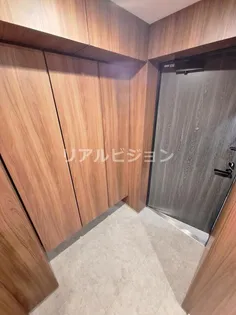 グランリビオ表参道【8階】の玄関