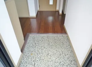 ニューソシアA棟【2階】の玄関