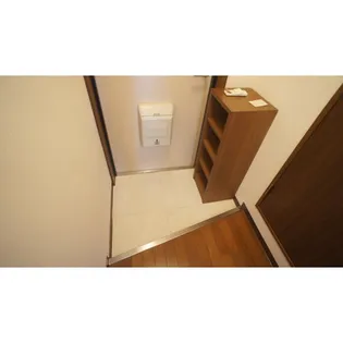 クリスタルハイツ【1階】の玄関