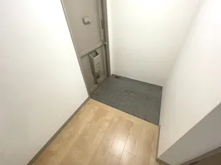 日専連ビル【9階】の玄関