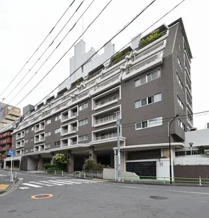 シャトー東洋南青山【6階】の外観