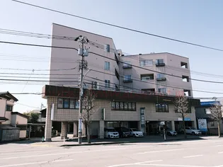 スタッフインビル【4階】の外観