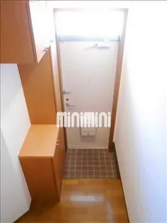 パインツリーA・B【2階】の玄関