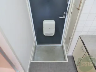 ブルージェント国見【1階】の玄関