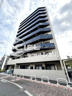 東京都新宿区西落合4【マンション】の外観