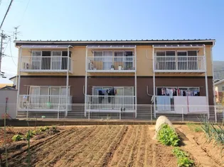 長野県千曲市大字稲荷山【アパート】の外観