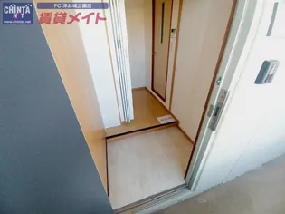 ガーデンヒルズ2号館【2階】の玄関