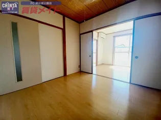 ガーデンヒルズ2号館【2階】の居間