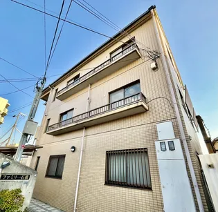 ファミリ-石橋【3階】の外観