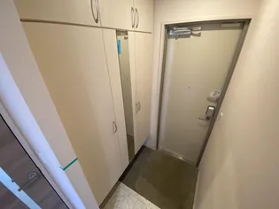 グランシャリオB棟【3階】の玄関