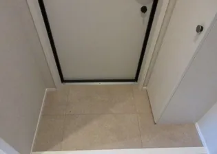 LAID BACK 武蔵小杉【2階】の玄関