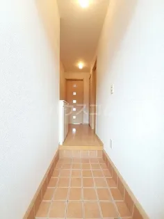 グラン・ヴァレーA【1階】の玄関