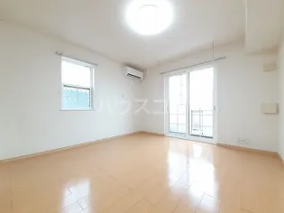 グラン・ヴァレーA【1階】の居間