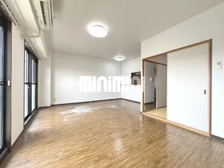 サフィニア F【4階】の居間