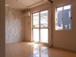 エランビタールNAKANISHI III棟【1階】の居間