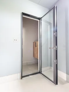 WIPガレージハウスの玄関