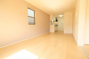 ピース・エテルナ A【2階】の居間