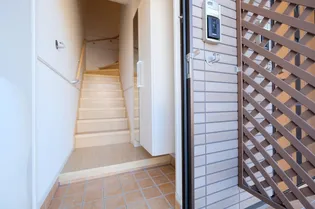 ピース・エテルナ A【2階】の玄関