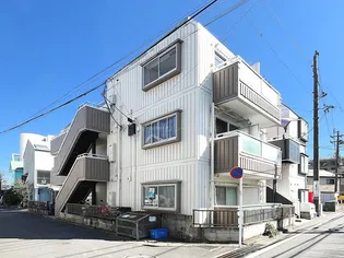 ホワイトハウスA【1階】の外観