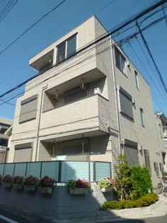 東京都新宿区市谷仲之町【マンション】の外観
