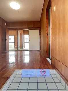 トーマスマンション泡瀬2【3階】の玄関