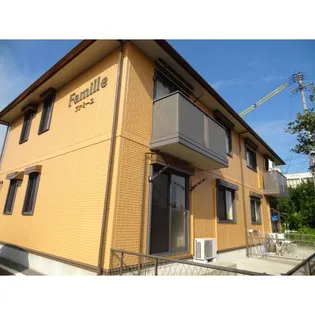 ファミーユ【2階】の外観