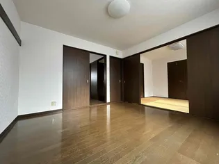 シュレインサイドハイツ【2階】の居間