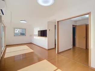 フロイディ【1階】の居間