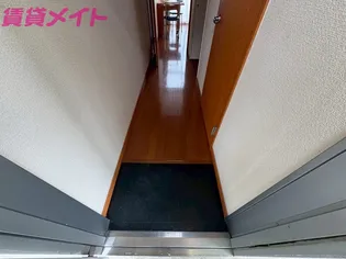 SJ UNEME【1階】の玄関