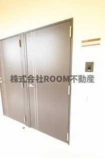 Felicia【1階】の玄関