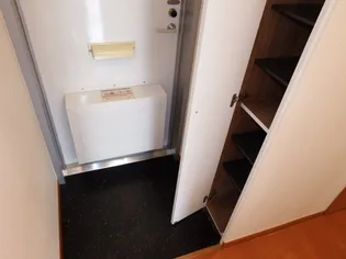 ティアラ松山【1階】の玄関