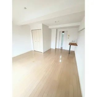 レジェンド1番館【4階】の居間