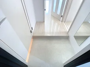 クルエボヌール西念【4階】の玄関