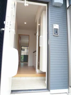 ハイブリッジ【1階】の玄関