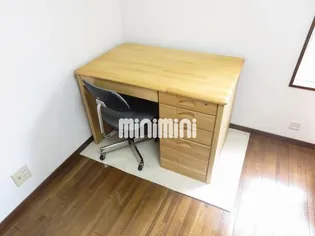 スチューデント・コンドミニアム【1階】の居間