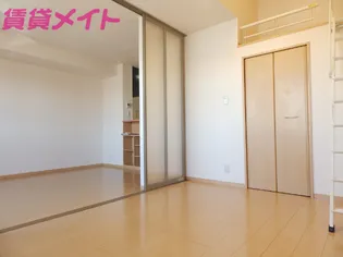 サン ミシェル【2階】の内装