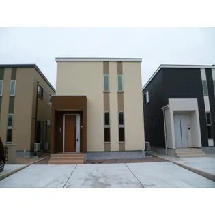 富山県富山市新根塚町1【一戸建】の外観