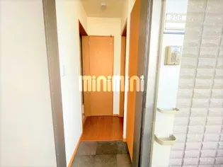 ミューベル ラビアンA【2階】の玄関