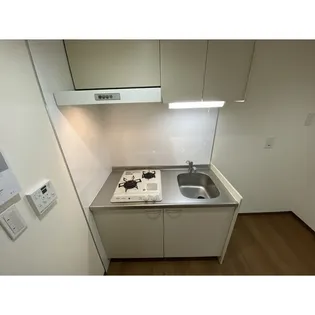 アースクエイク川間のキッチン