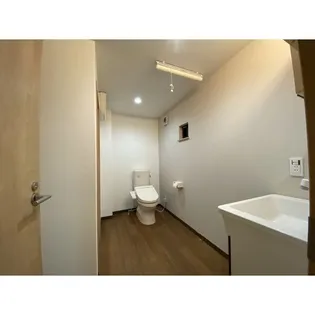 アースクエイク川間の内装