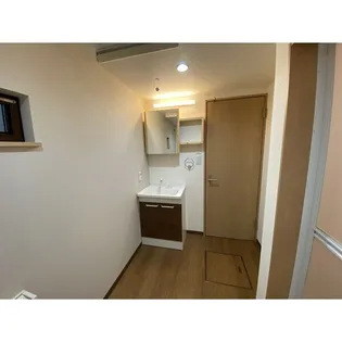 アースクエイク川間の内装