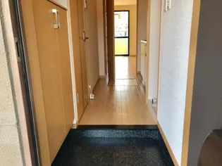 メゾン・ルピナス【1階】の玄関