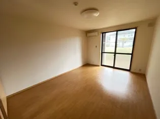 メゾン・ルピナス【1階】の居間