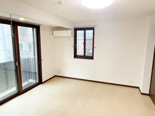 グランディール中目黒【1階】の居間