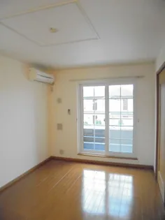 エンペラーA【2階】の居間