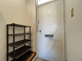 ピオーネ都留【2階】の玄関