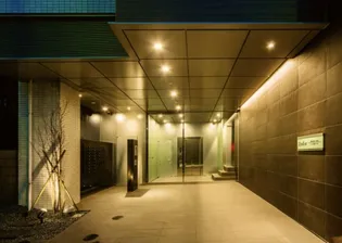 東京都新宿区余丁町【マンション】の外観