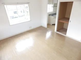 メゾン平佐II【2階】の居間