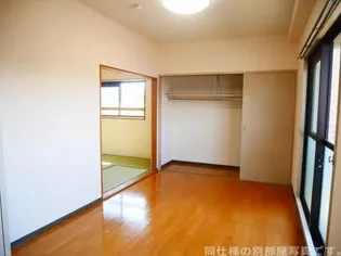 ディアコートSAKURADAI A【2階】の居間