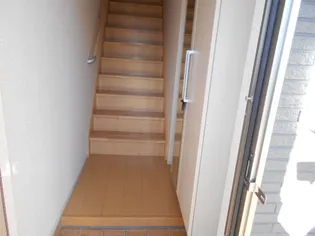 グラース カーサB【2階】の玄関